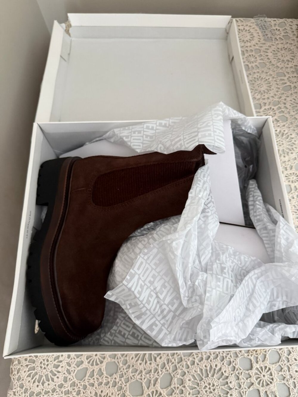 Steve Madden Blitzen Brown Suede Ankle Boots 6 - Picture 2 of 7